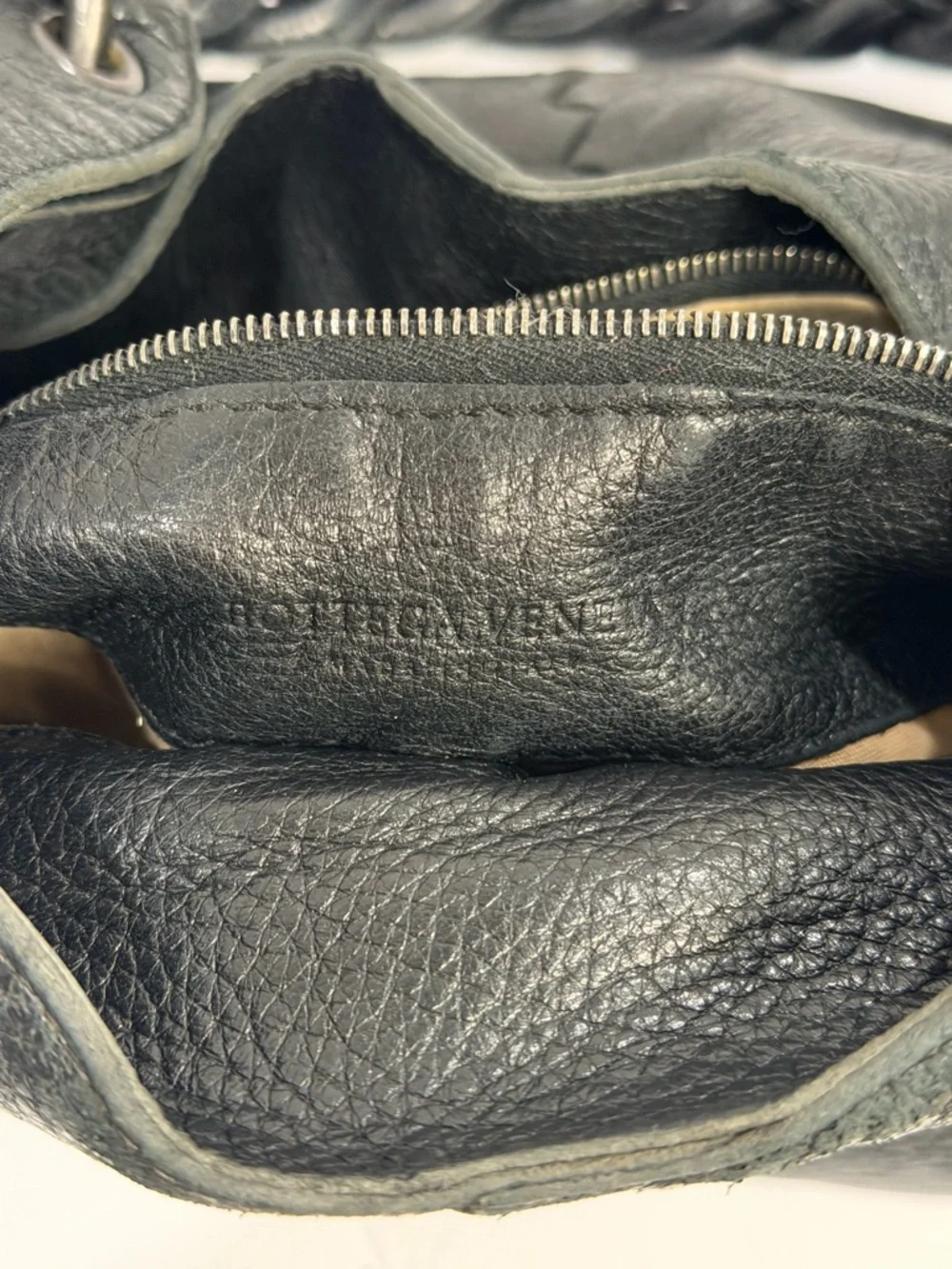 BOTTEGA VENETA Black Leather Hobo Bag with Braided Handle with matching wallet - Picture 8 of 10